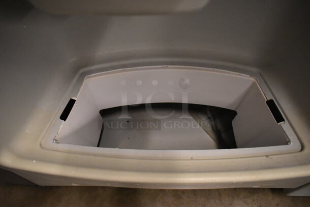 Hoshizaki KM-500MAF Stainless Steel Commercial Ice Head on Hoshizaki DB-200C Hotel Dispenser Ice Bin. 115-120 Volts, 1 Phase.  - Image 5 of 7