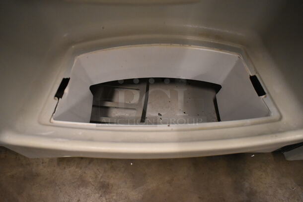 Hoshizaki KM-500MAF Stainless Steel Commercial Ice Head on Hoshizaki DB-200C Hotel Dispenser Ice Bin. 115-120 Volts, 1 Phase.  - Image 5 of 7