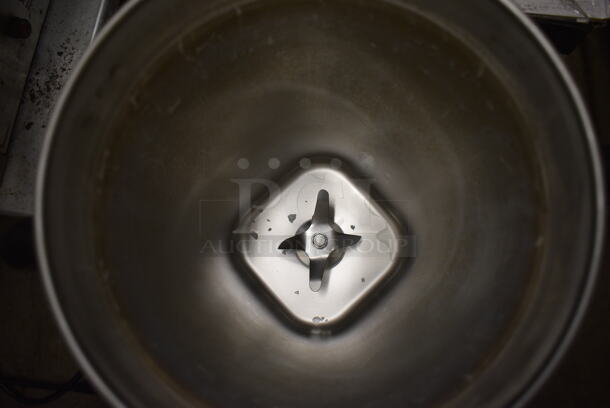 IN ORIGINAL BOX! 2019 AvaMix 928BX1GRG Metal Commercial Countertop Blender w/ Stainless Steel Pitcher. 120 Volts, 1 Phase. 10x10x21. Tested and Powers On But Parts Do Not Move - Image 8 of 9