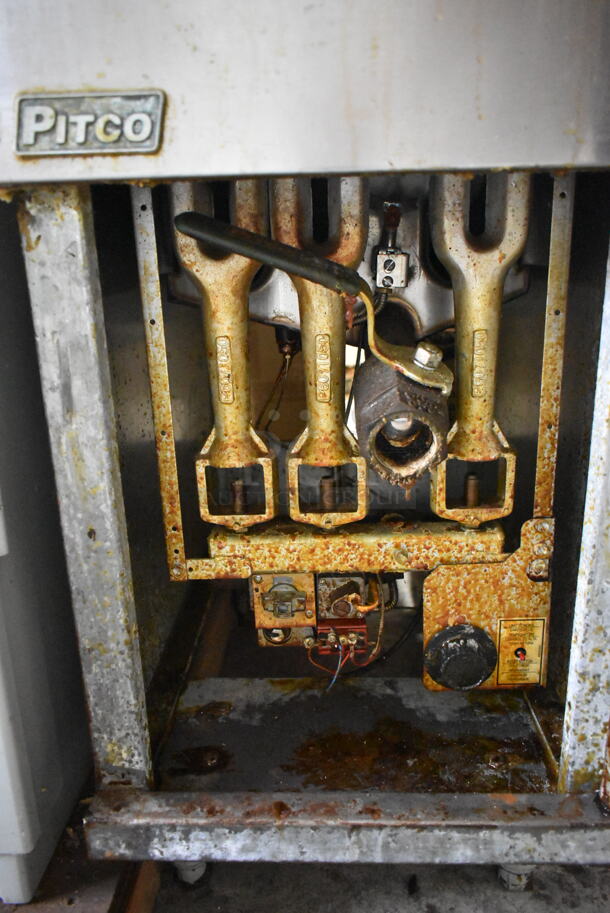 Pitco Frialator 35C+S Stainless Steel Commercial Propane Gas Powered Deep Fat Fryer. 90,000 BTU.  - Image 3 of 4