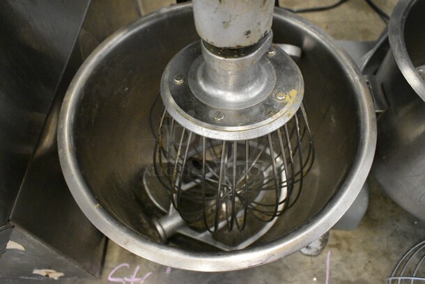 Hobart A-200 Metal Commercial Countertop 20 Quart Planetary Dough Mixer w/ Stainless Steel Mixing Bowl, Dough Hook Paddle and Whisk Attachment. 115 Volts, 1 Phase. Tested and Working!
 - Image 5 of 10
