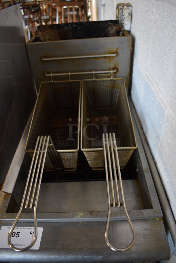 2016 Pitco Frialator FF400-N Stainless Steel Commercial Natural Gas Powered Deep Fat Fryer w/ 2 Metal Fry Baskets and Splash Guard on Commercial Casters. 120,000 BTU. 15.5x30x50 - Image 4 of 7