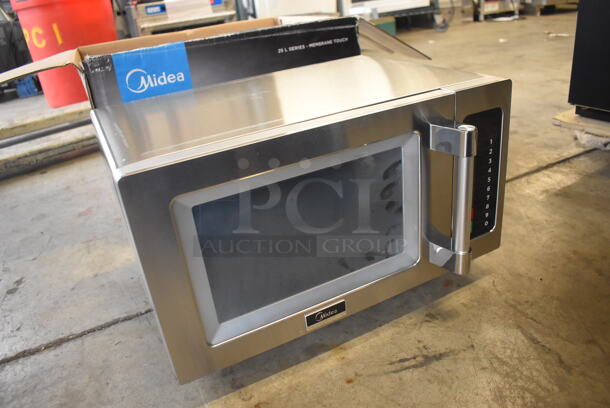 BRAND NEW IN BOX! 2017 Midea 1025F1A Stainless Steel Commercial Countertop Microwave Oven. 120 Volts, 1 Phase. 20x17x12 - Image 3 of 7