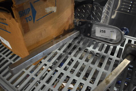Metal Commercial Can Opener w/ Mount. 4.5x10x21
