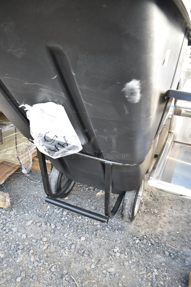 2 BRAND NEW SCRATCH AND DENT! Lavex 475AG102TBBK Black Poly 1 cu. yd. Tilt Truck. 2 Times Your Bid! - Image 4 of 6