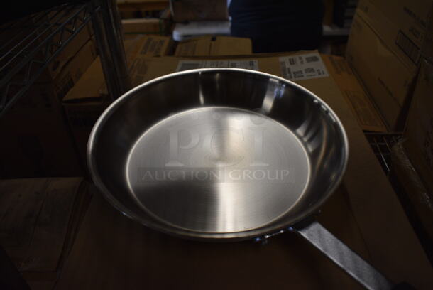 7 BRAND NEW IN BOX! Carlisle Stainless Steel Skillets. 22x13x2. 7 Times Your Bid! - Image 2 of 5