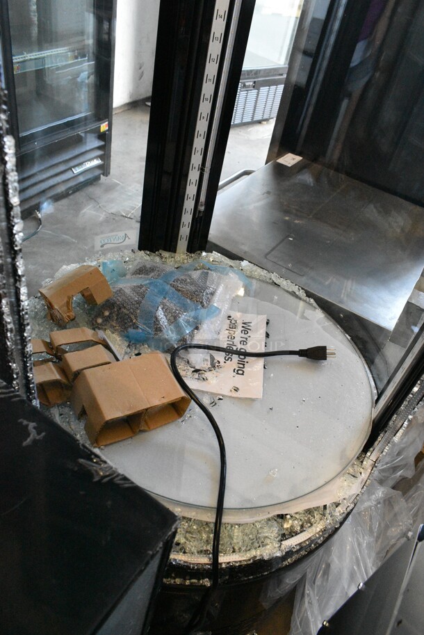 Avantco 193BCR15HCB Metal Commercial Black Circular Glass Refrigerated Display Case. See Pictures for Damage. 115 Volts, 1 Phase. Tested and Working! - Image 5 of 6