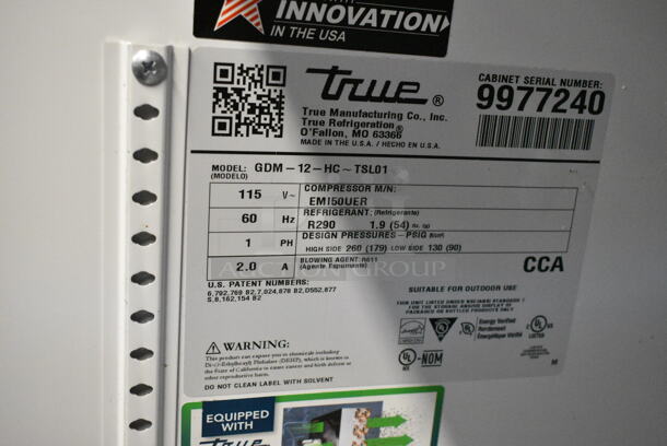 2020 True GDM-12-HC Metal Commercial Single Door Reach In Cooler Merchandiser w/ Poly Coated Racks. 115 Volts, 1 Phase. Tested and Powers On But Does Not Get Cold - Image 4 of 4
