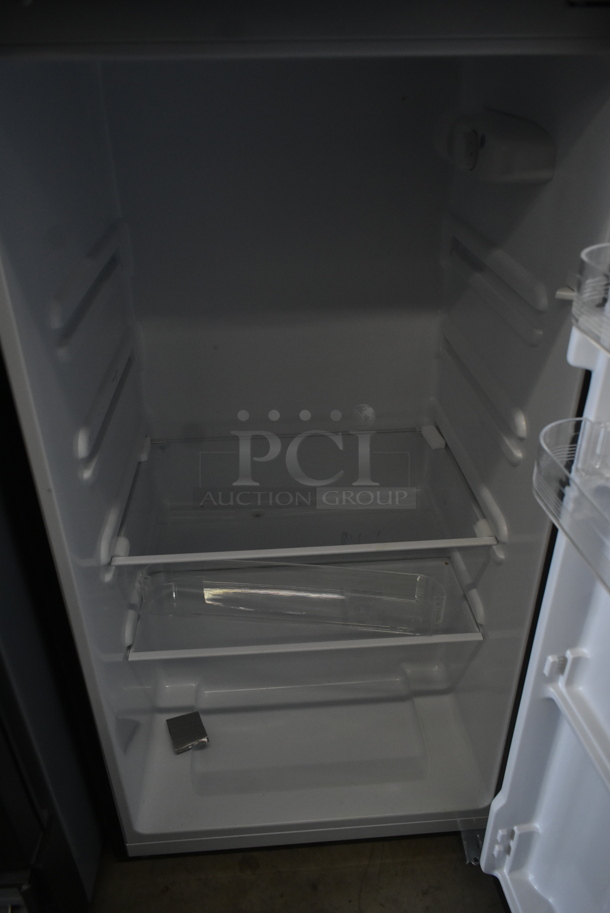 Frigidaire Metal Cooler Freezer Combo. 115 Volts, 1 Phase. Cannot Test Due To Damaged Plug - Image 3 of 5