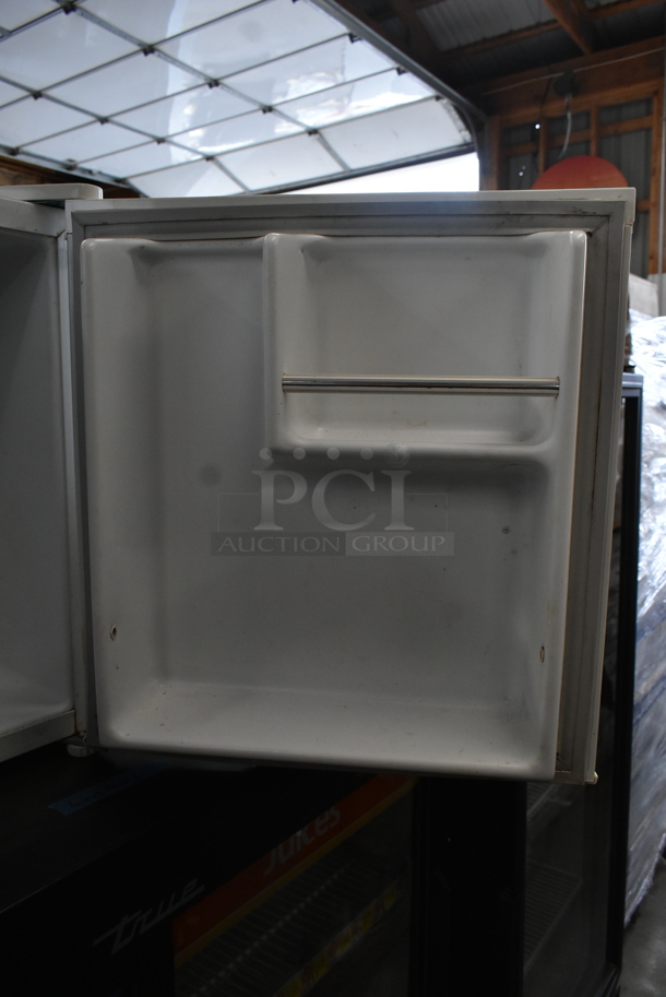 Haier HNSB02 Metal Mini Cooler. 115 Volts, 1 Phase. Tested and Working! - Image 4 of 5
