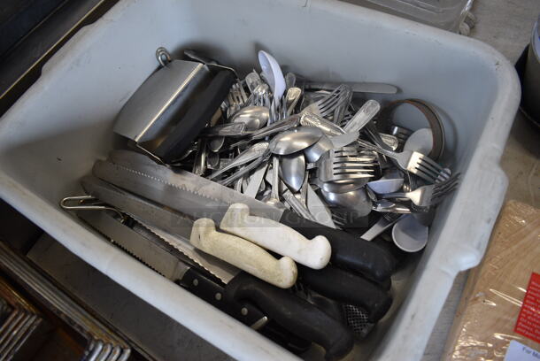 ALL ONE MONEY! Lot of Various Utensils and Silverware Including Knives and Rocking Salad Tosser in Gray Poly Bus Bin - Image 4 of 4