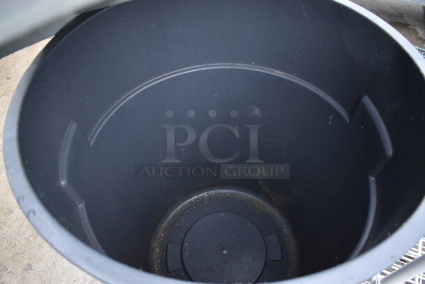 Rubbermaid Huskee Gray Poly Trash Can w/ Lid on Dolly. 26x24x36 - Image 3 of 4