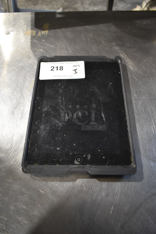 Apple A1416 iPad. 16 GB. See Pictures for Damage To Screen. - Image 1 of 4
