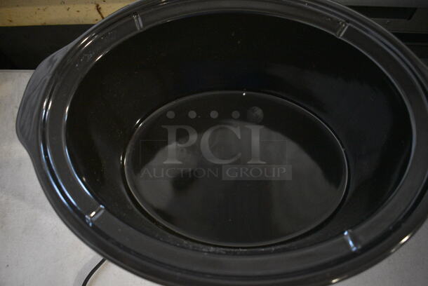Crock Pot Metal Countertop Slow Cooker. 16x12x10 - Image 3 of 3