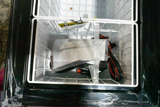 BRAND NEW SCRATCH AND DENT! Whynter FM-45G Metal Commercial 45 Quart Portable Fridge/Freezer Chest. 115 Volts, 1 Phase. Tested and Working! - Image 5 of 8