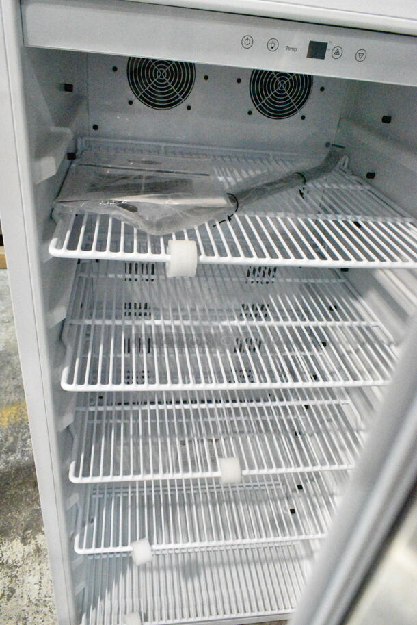 BRAND NEW SCRATCH AND DENT! Whynter CBM-815WS Freestanding 8.1 CF Commercial Beverage Merchandiser. 115 Volt, 1 Phase. Tested and Working! - Image 4 of 8