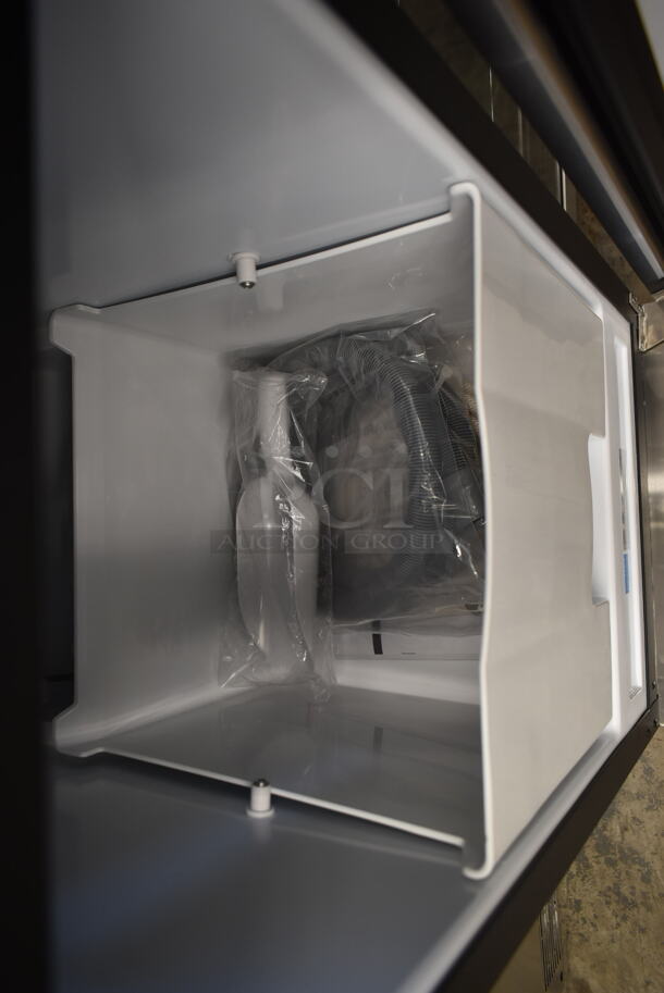 BRAND NEW SCRATCH AND DENT! Whynter UIM-502SS Stainless Steel Commercial Built-in / Freestanding Maker-50lb Capacity Clear Cube Ice Maker. 115 Volts, 1 Phase. Tested and Working! - Image 3 of 4