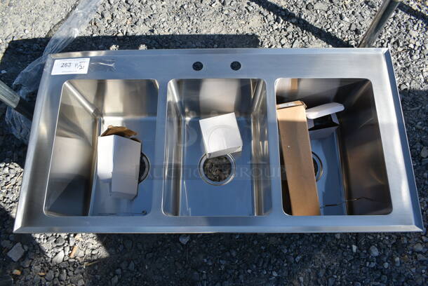 BRAND NEW SCRATCH AND DENT! Stainless Steel Commercial 3 Bay Drop In Sink. - Image 2 of 3