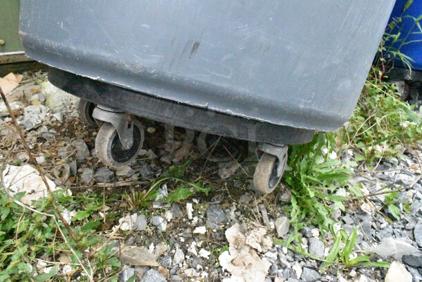 9 Various Poly Trash Cand Including Rubbermaid Brute. 9 Times Your Bid!  - Image 12 of 12