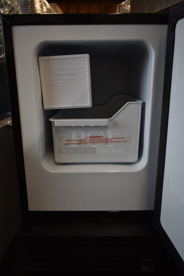 BRAND NEW SCRATCH AND DENT! Whynter UIM-155 15" Built In Ice Maker Machine Stainless Steel 12lb. 115 Volts, 1 Phase. Tested and Working! - Image 4 of 6