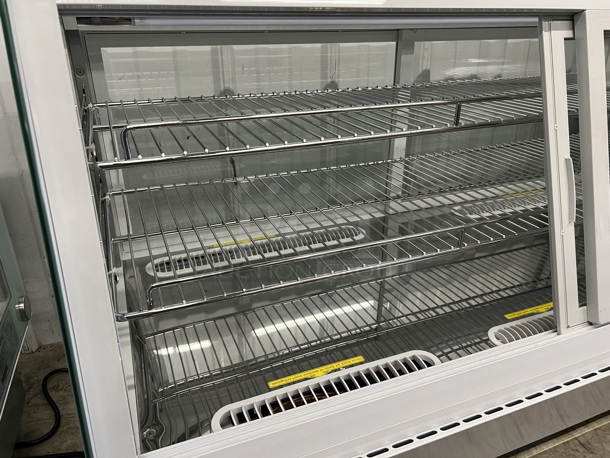 BRAND NEW SCRATCH AND DENT! Avantco 360BCSS48HCW Metal Commercial Floor Style Refrigerated Display Case Merchandiser. 115 Volts, 1 Phase. 48x23x27. Tested and Working! - Image 10 of 11