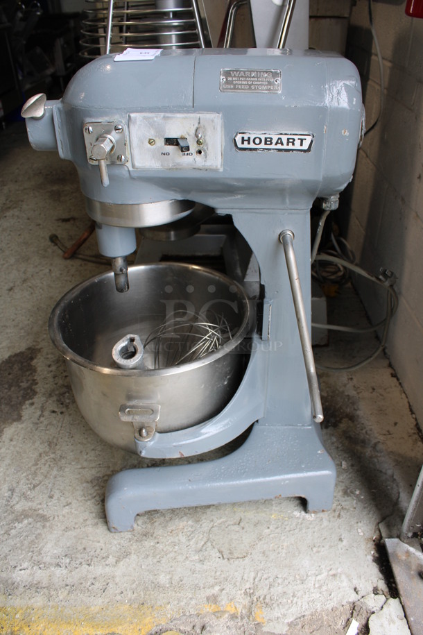 Hobart Model A200 Metal Commercial Countertop 20 Quart Planetary Dough Mixer Stainless Steel Mixing Bowl, Whisk and Paddle Attachments. 115 Volts, 1 Phase. 17x19x31. Tested and Working! - Image 2 of 6