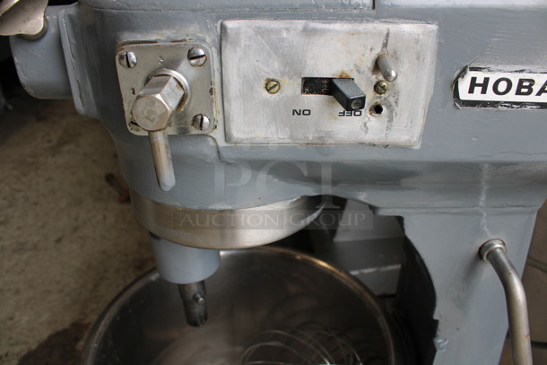 Hobart Model A200 Metal Commercial Countertop 20 Quart Planetary Dough Mixer Stainless Steel Mixing Bowl, Whisk and Paddle Attachments. 115 Volts, 1 Phase. 17x19x31. Tested and Working! - Image 3 of 6