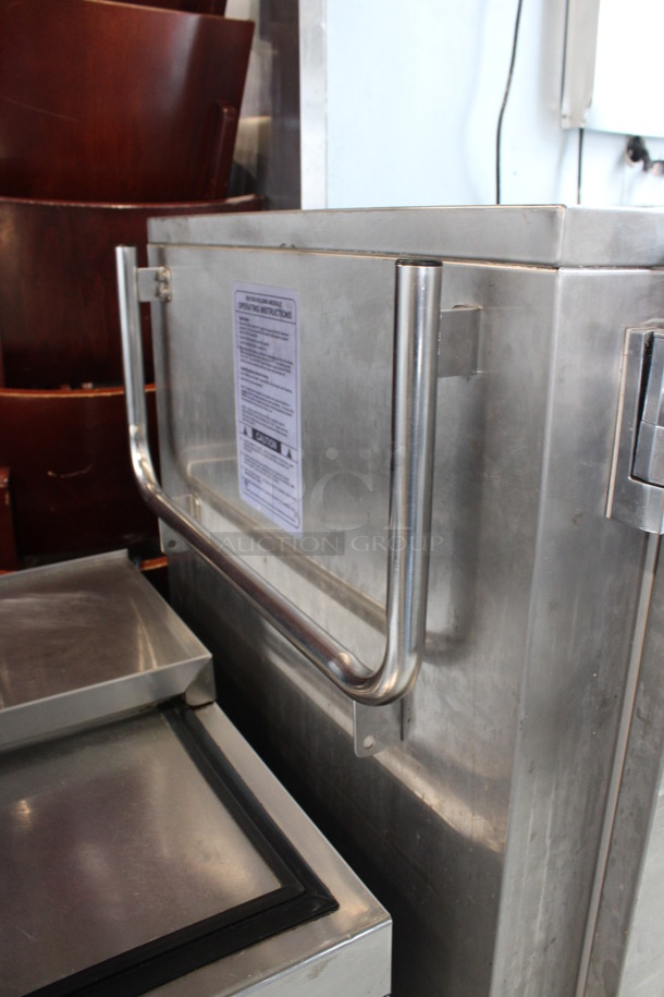Metro Stainless Steel Commercial Heated Banquet Transport Cabinet w/ Metal Racks on Commercial Casters. 115 Volts, 1 Phase. 68x33x54. Tested and Working! - Image 3 of 8