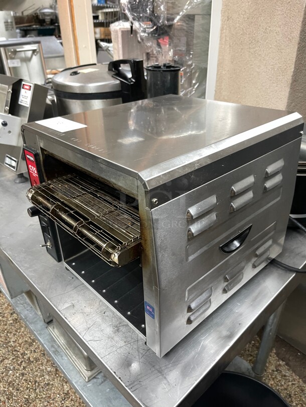 Waring CTS1000 Commercial Conveyor Toaster 1800W- 1000 Slices/hr w/ 2 inch Product Opening, 115v/1ph NSF - Image 2 of 7