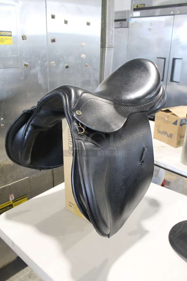 ALL ONE MONEY! Black Leather Cliff Barnsby - Saddler to the Queen Size 17.5 Saddle and Bag, Professionals Choice Girth, Reins, Horse Blinders, RMS Titanic Padlock and Basket! - Image 9 of 12