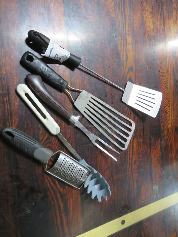 One Lot Of Assorted Utensils. - Image 1 of 1