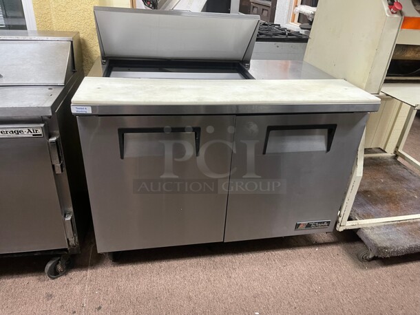 Fully Working! True Commercial Prep Sandwich Refrigerated Table With  Board 115 Volt NSF Tested and Working! - Image 9 of 9