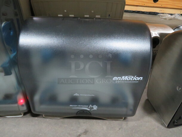 One En Motion Hands Free Paper Towel Dispenser.  - Image 1 of 1