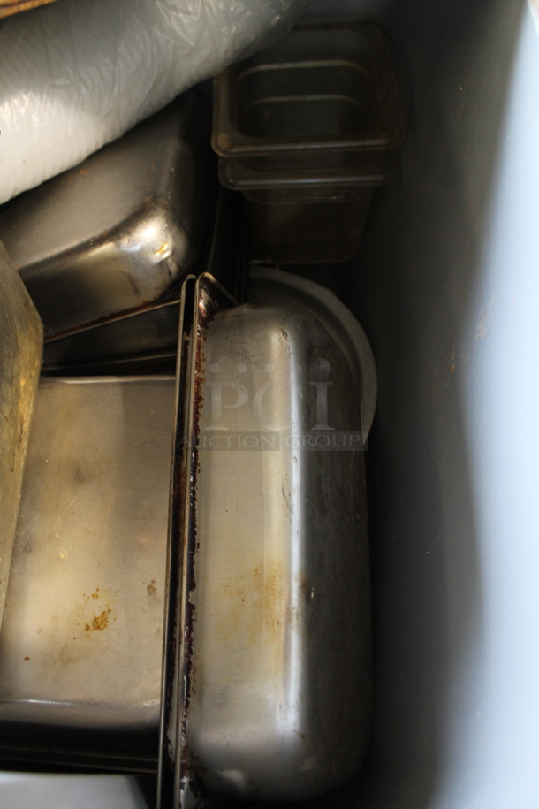 ALL ONE MONEY! Tier Lot of Various Items Including Metal Baking Pans - Image 4 of 6