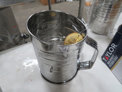 NEW 5 Cup SS Hand Crank Flour Sifter. 2XBID