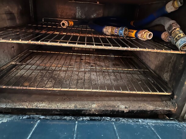 Working! Imperial Range Pro Series 2 Burner Gas Range w/ 24 inch Manual Griddle Features a standard oven base NSF Tested and Working! - Image 5 of 9