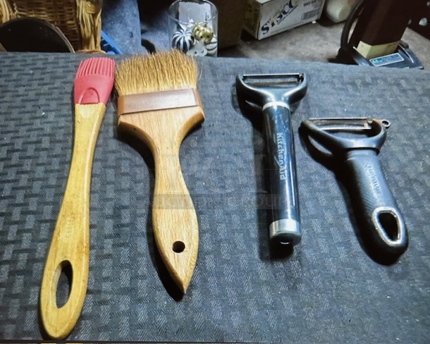 Assorted Utensil. 4XBID