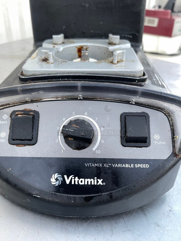 Vitamix 5201 XL Variable Speed Commercial Blender 4.2 HP NSF Missing Parts No Jar 115 Volt Tested and Working! - Image 4 of 8