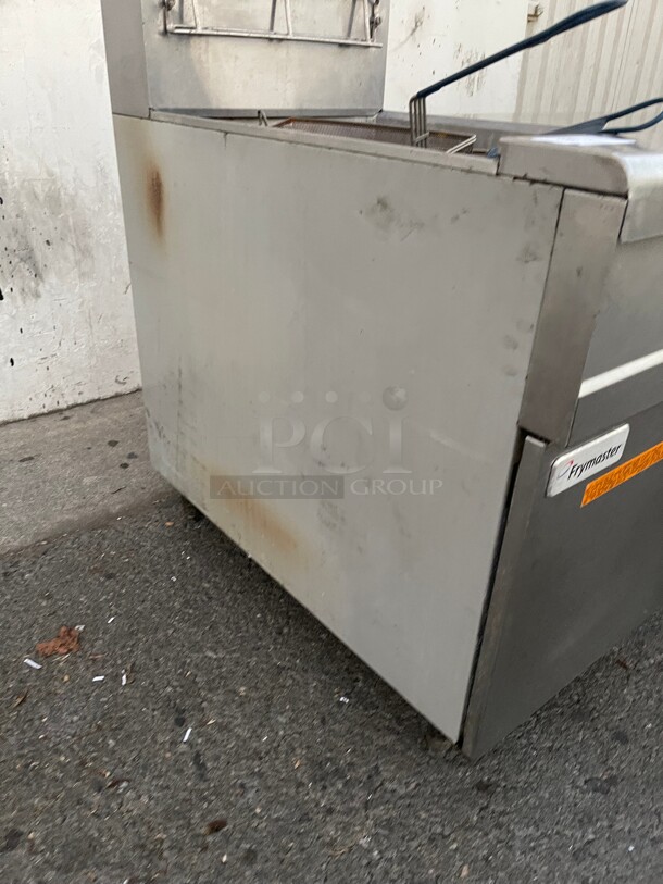 Working! 2014 Frymaster  Natural Gas Commercial Heavy Duty Large Size Floor Fryer 80 lb NSF Tested and Working! - Image 5 of 10