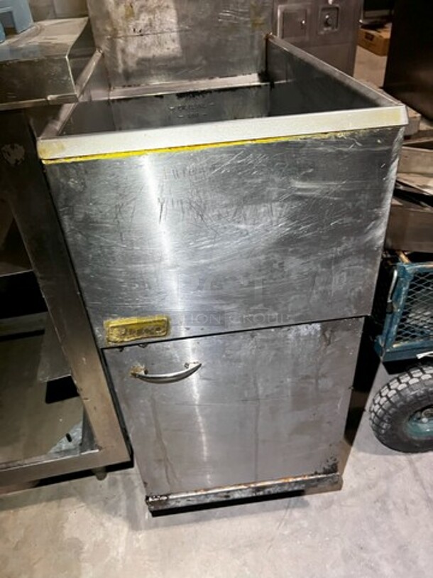 Pitco Single Fryolator, NO BASKETS, 
MEA-93-E Volume II
GAS