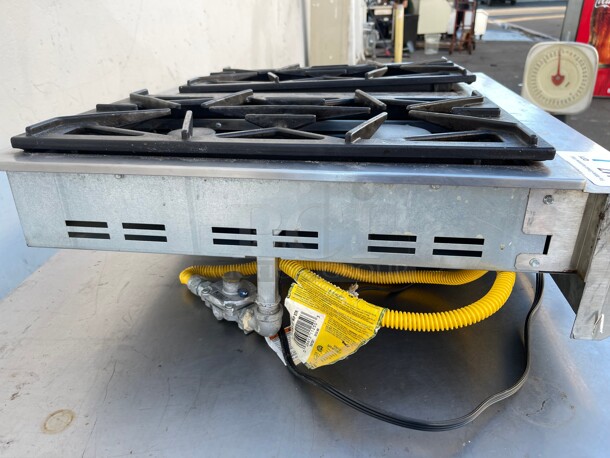 Clean! Jenn-air Pro-Style Series
30 inch Pro-Style Gas Rangetop with 4 Sealed Burners and Flame-Sensing Reignition Natural Gas Tested and Working! - Image 5 of 10