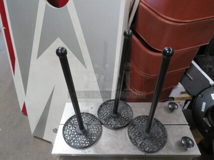 Metal Table Top Paper Towel Holder. 3XBID