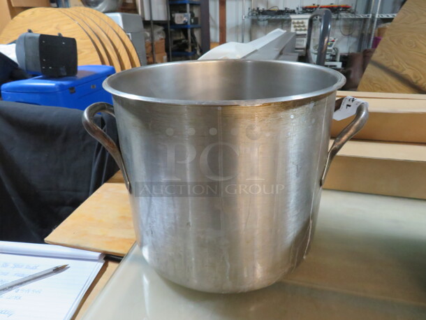 One Vollrath 20 Quart Stainless Steel Stock Pot. #78610. $247.99 - Image 1 of 1