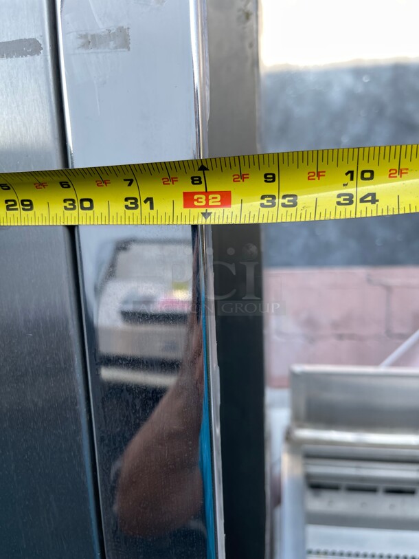 Clean! Traulsen G14310 Solid Door 1 Section Hot Food Holding Cabinet with Right Hinged Door NSF 1120/220 Volt 1 Phase Tested and Working! - Image 5 of 8