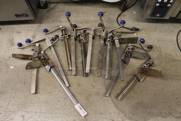 12 Metal Commercial Can Openers w/ 5 Mounts. 12 Times Your Bid! - Image 1 of 5