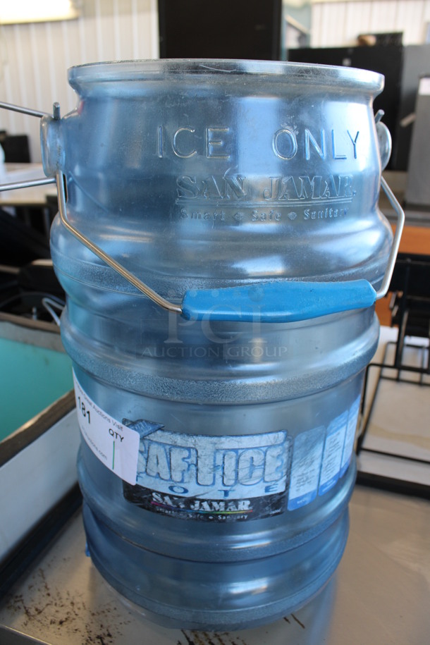 San Jamar SafTice Blue Poly Ice Bucket. 11x11x18