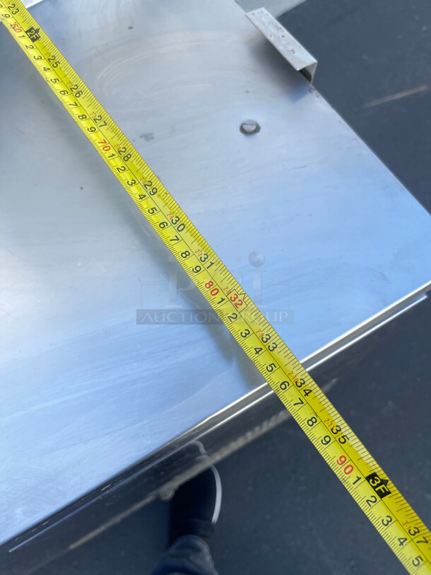 Working! True TPP-93 Commercial 93 inch Pizza Prep Table With Three Refrigerated Doors NSF 115 Volt Tested and Working! - Image 7 of 8