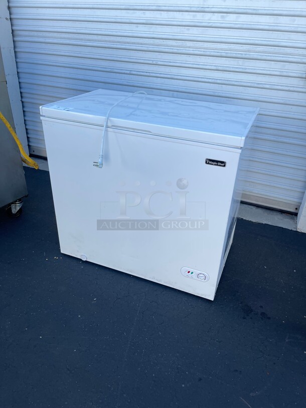 Barely Used! Magic Chef Commercial Free Standing Chest Freezer White NSF 115 Volt Tested and Working! - Image 2 of 9