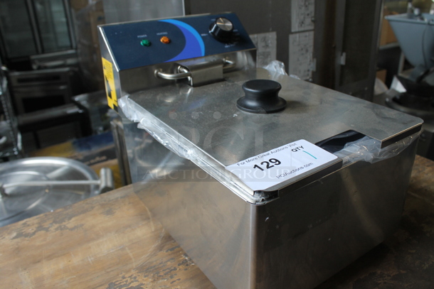 BRAND NEW SCRATCH AND DENT! 2023 Hoocoo FRY-10L Stainless Steel Commercial Countertop Electric Powered Fryer w/ Metal Basket and Lid. 120 Volts, 1 Phase. - Image 3 of 9