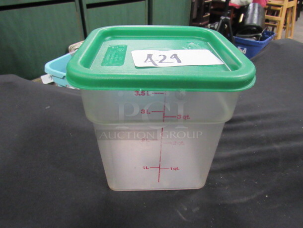 One 4 Quart Food Storage Containber With Lid.
